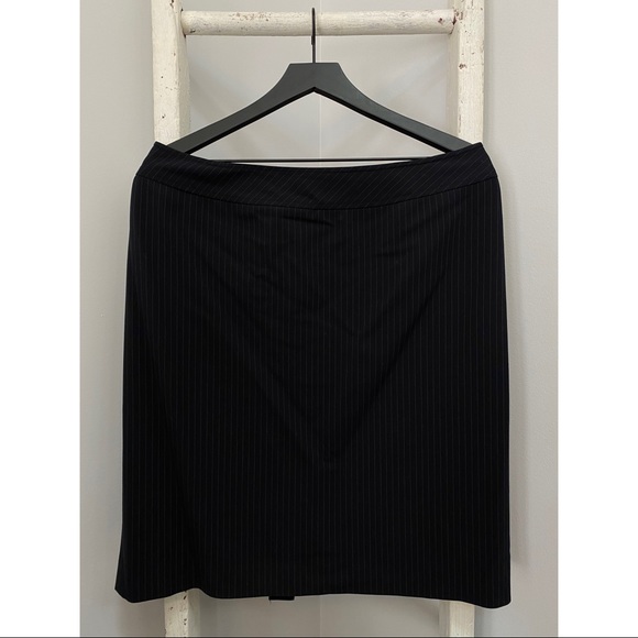 Tahari by Arthur S. Levine - Skirt and Blazer Set - Picture 3 of 5